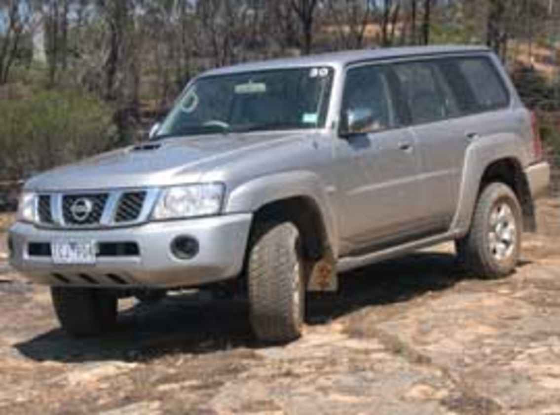 nissan patrol 2004 - Hình 2