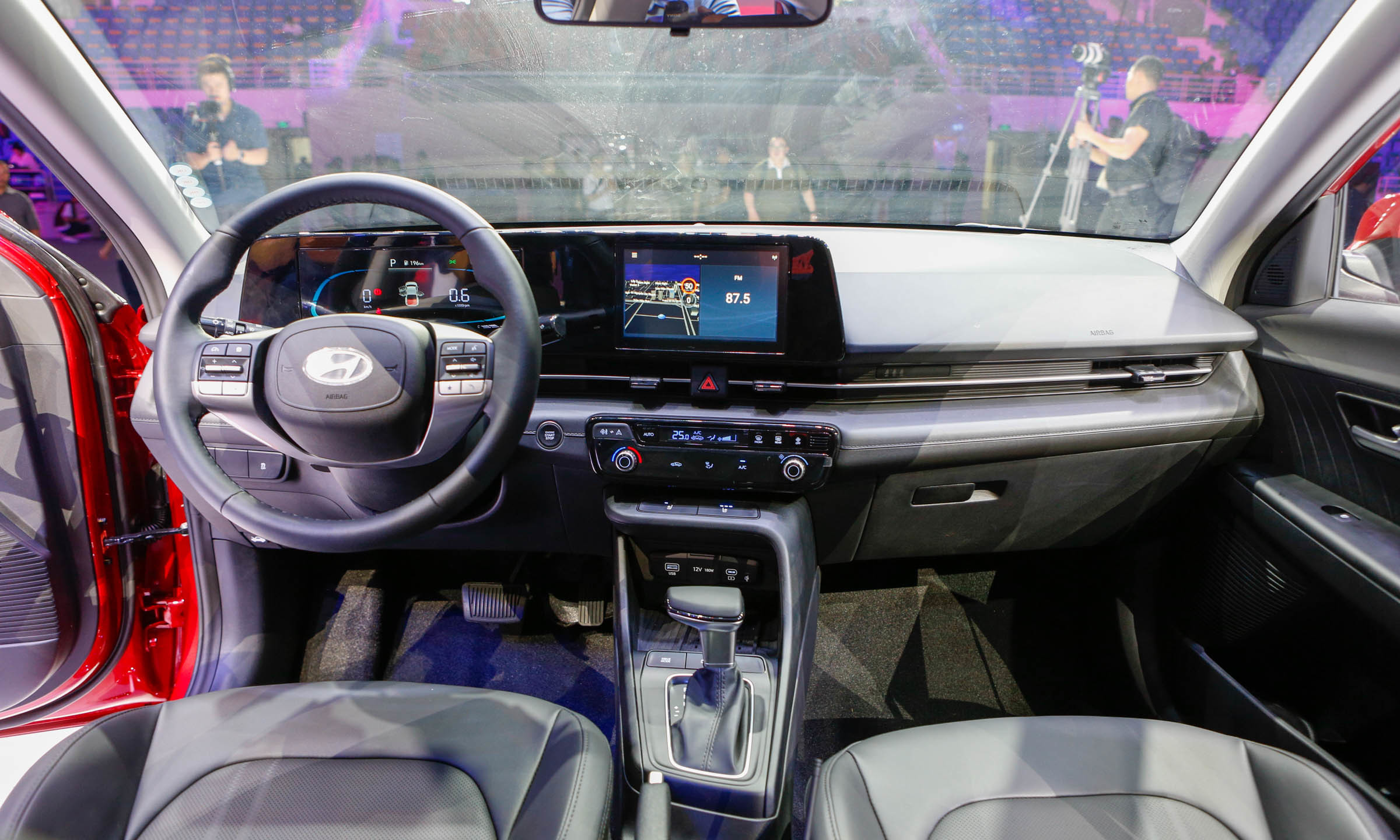 nội thất hyundai accent - Hình 5