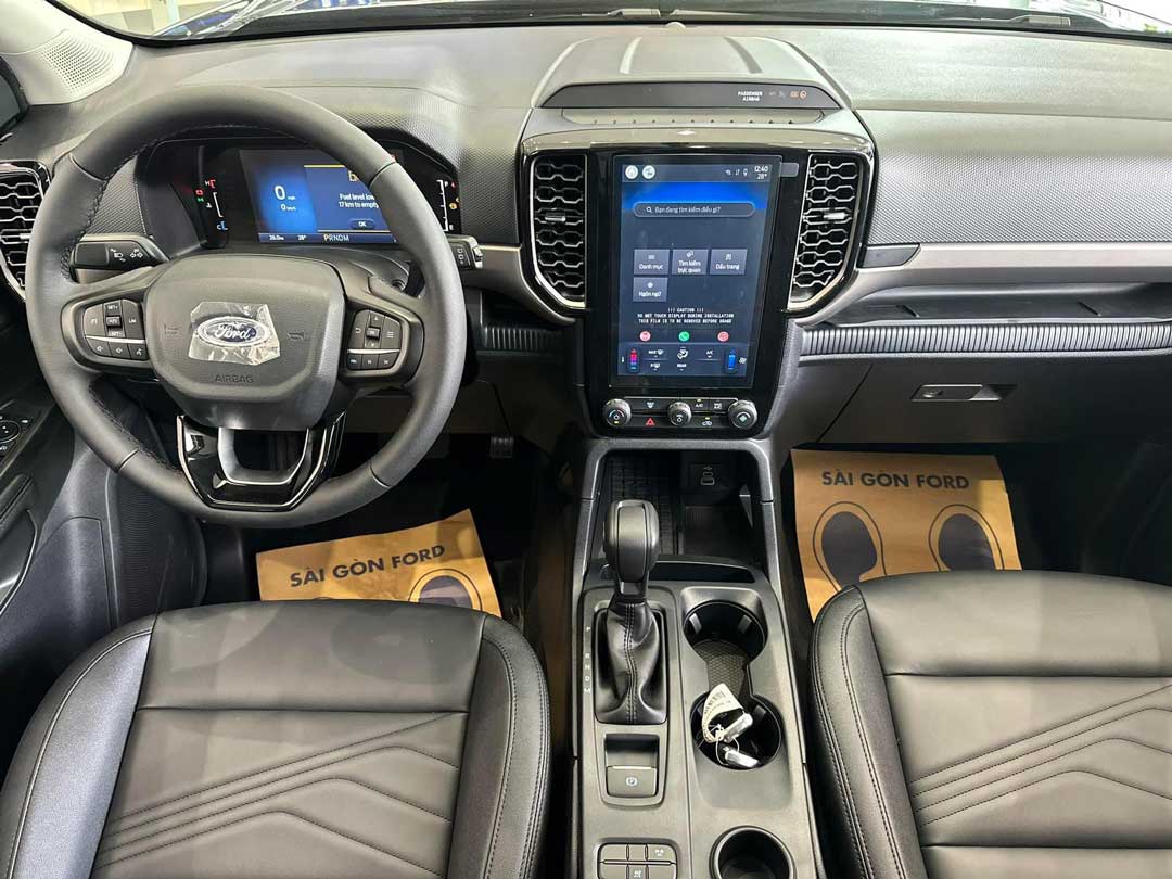 nội thất xe ford everest - Hình 2