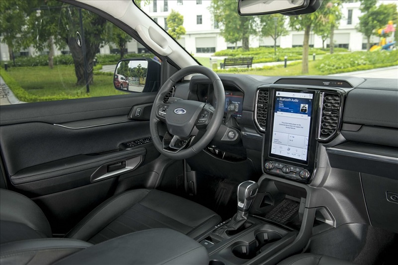 nội thất xe ford everest - Hình 3