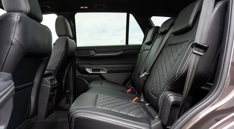nội thất xe ford everest - Hình 4