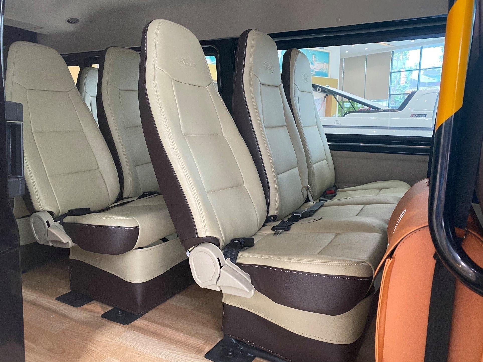 nội thất xe ford transit 16 chỗ - Hình 5