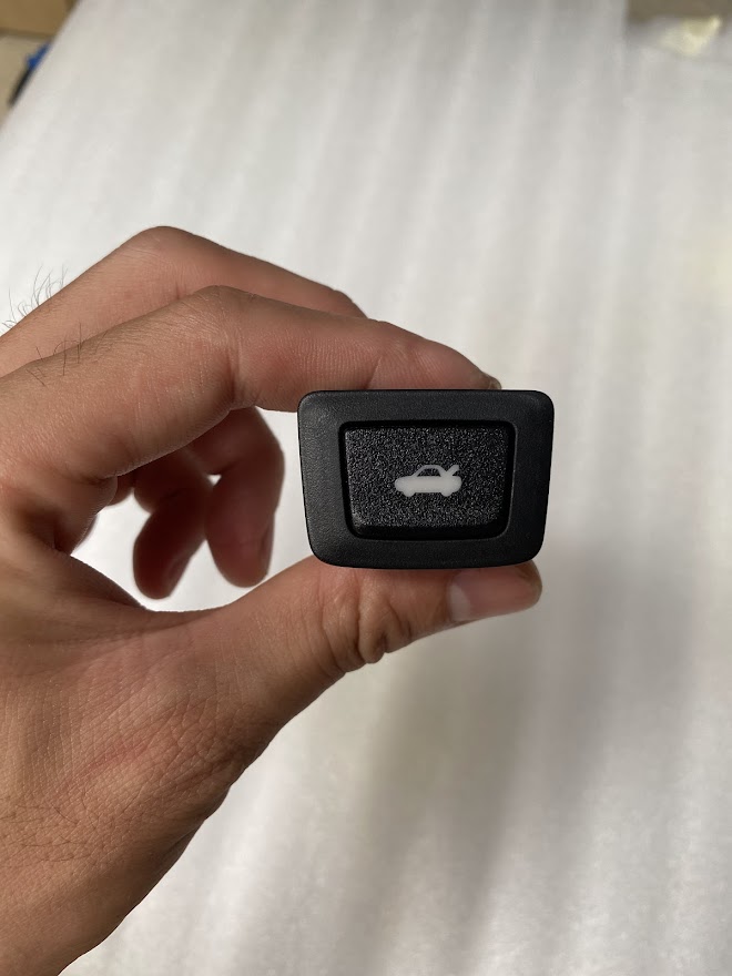 nút mở cốp mazda 3 - Hình 4