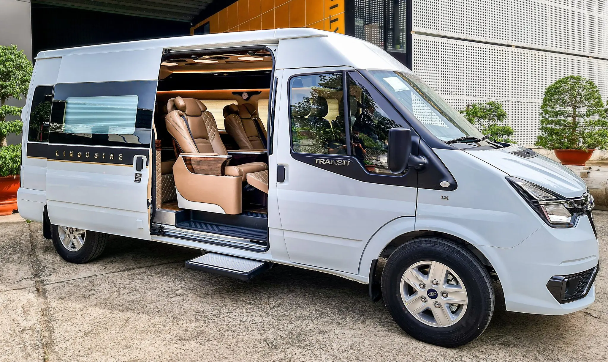 thuê xe ford transit - Hình 2