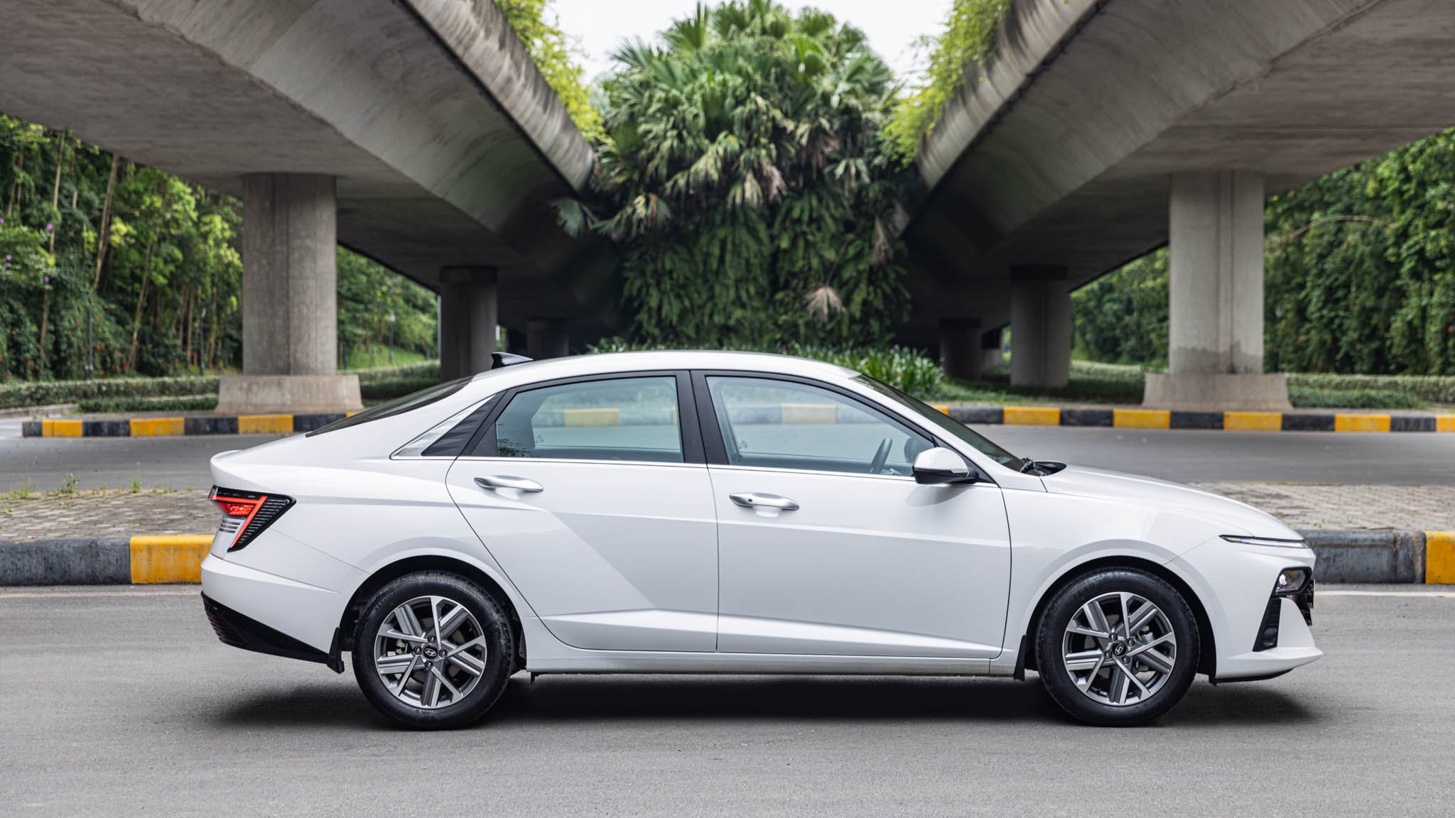 xe accent hyundai - Hình 5