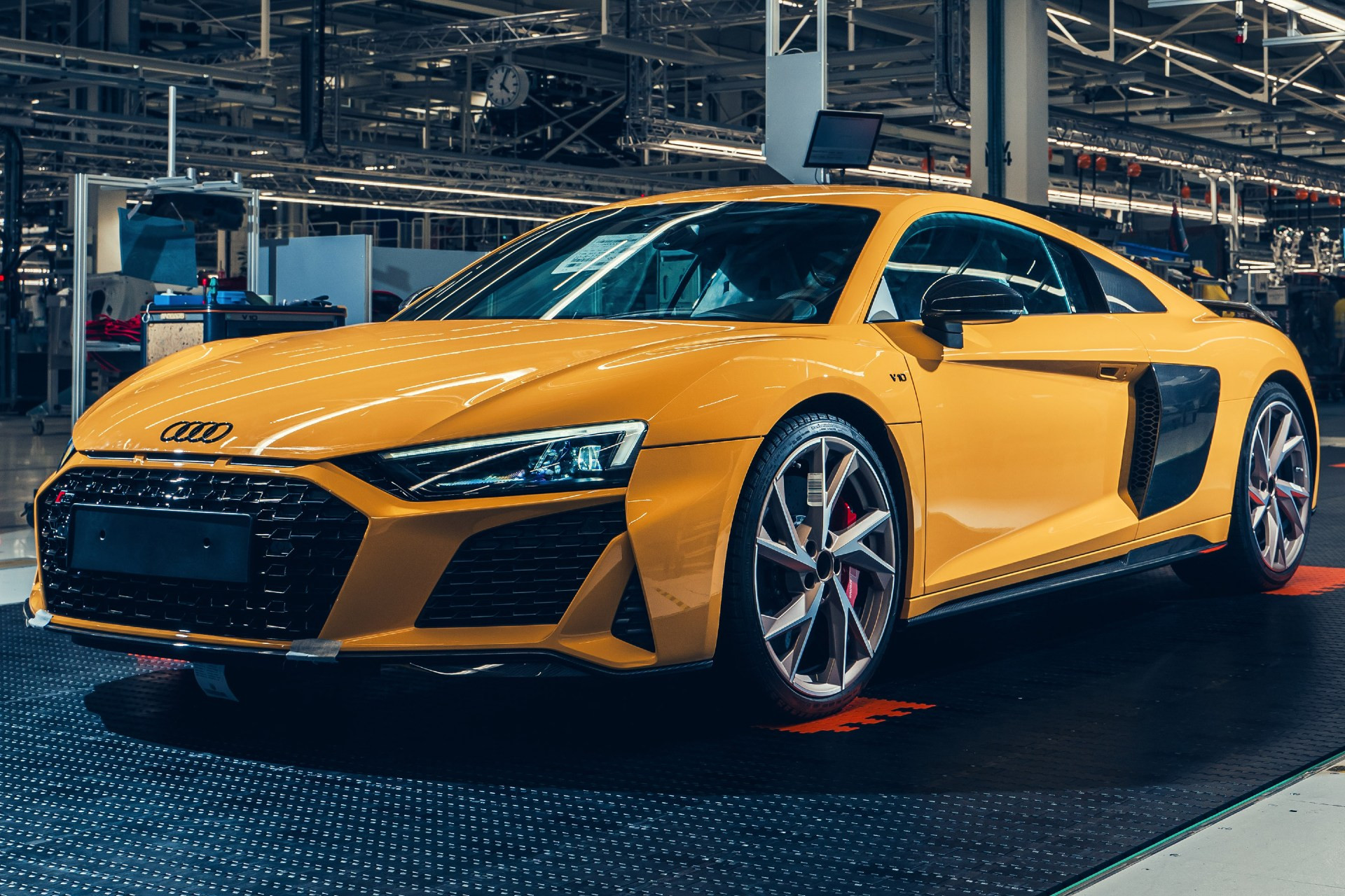 xe audi r8 - Hình 3