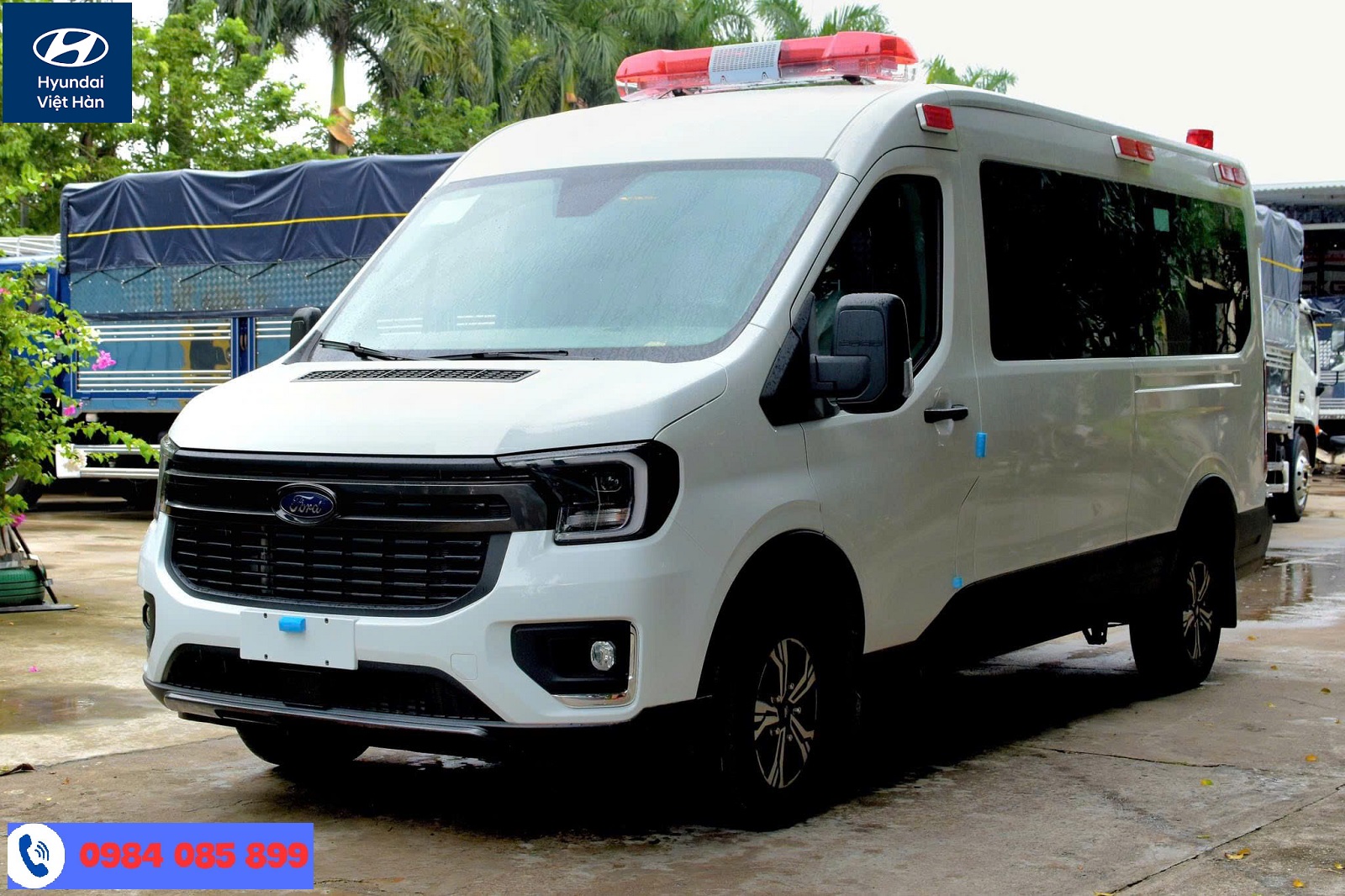 xe cứu thương ford transit - Hình 5