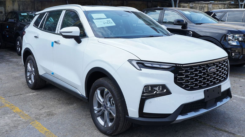 xe ford 5 chỗ - Hình 3