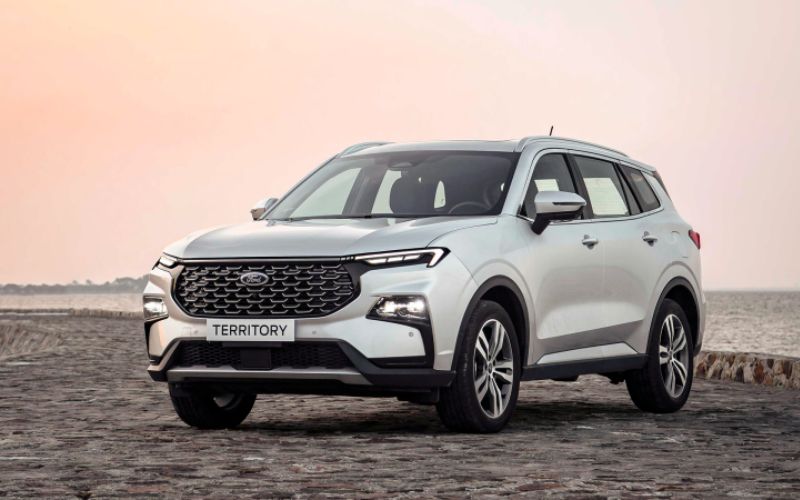 xe ford 7 chỗ giá bao nhiêu - Hình 1