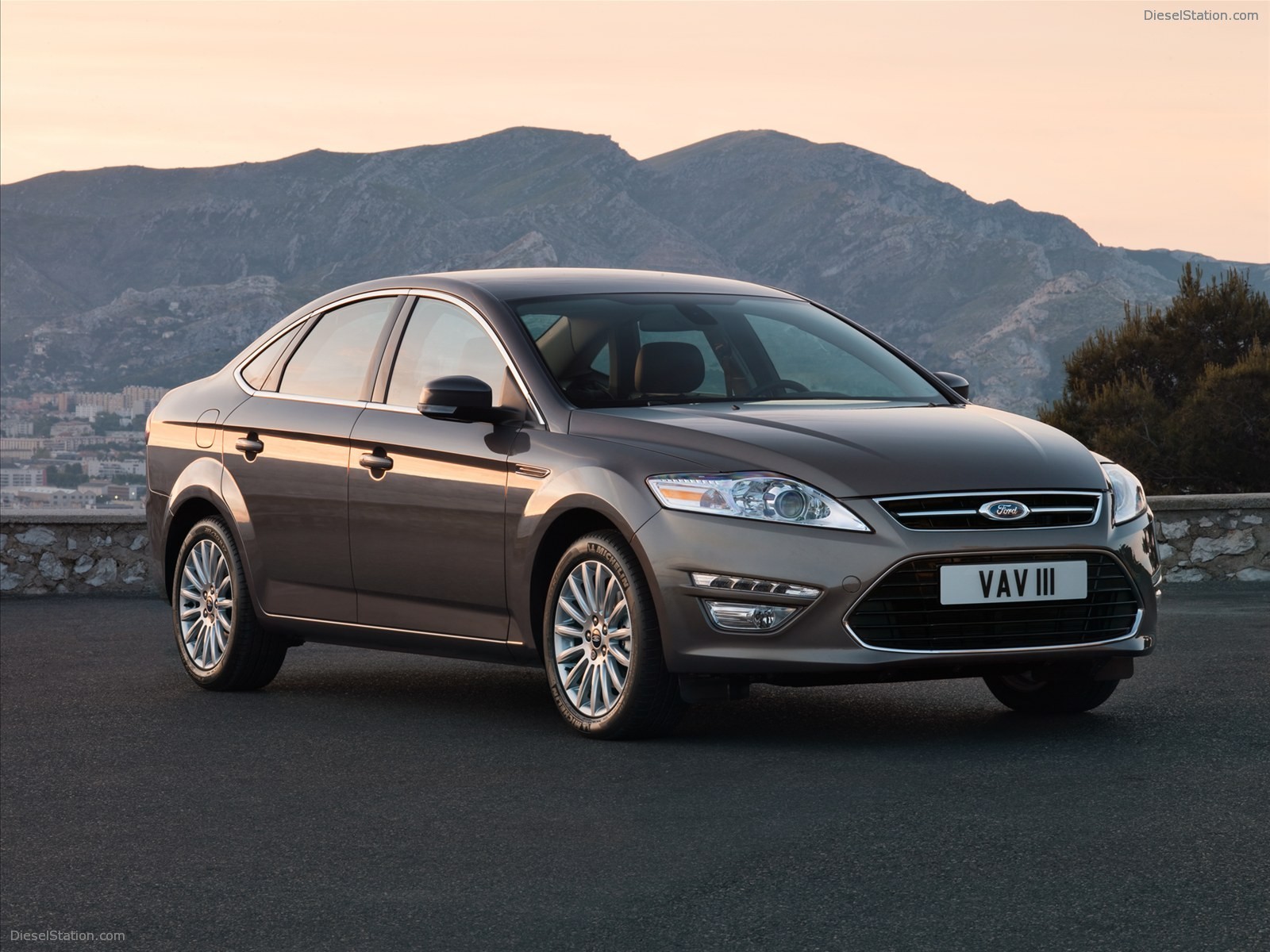 xe ford mondeo - Hình 4