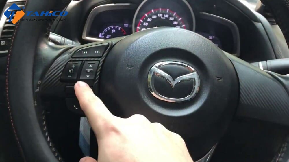 xe mazda 3 bị khoá vô lăng - Hình 3