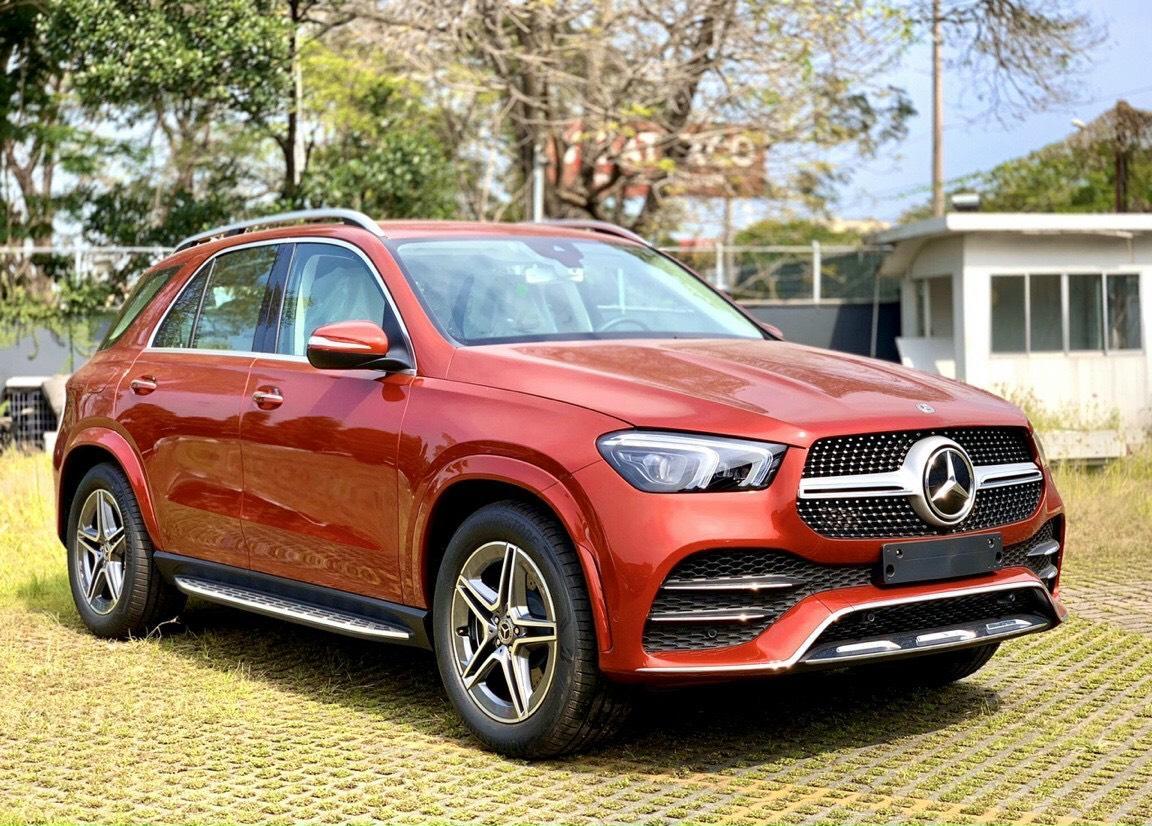 xe mercedes 7 chỗ giá bao nhiều - Hình 4