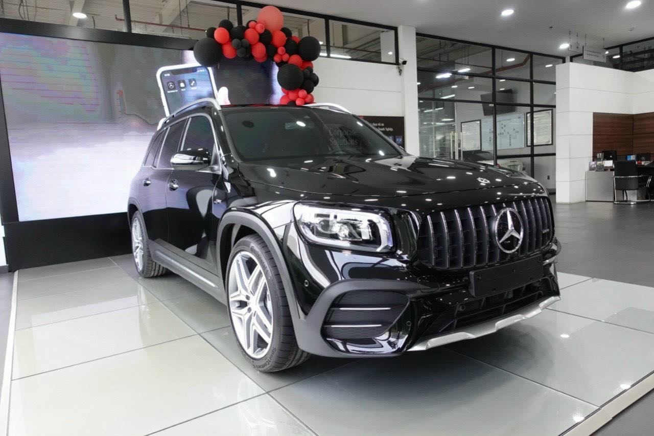 xe mercedes 7 chỗ giá bao nhiều - Hình 5