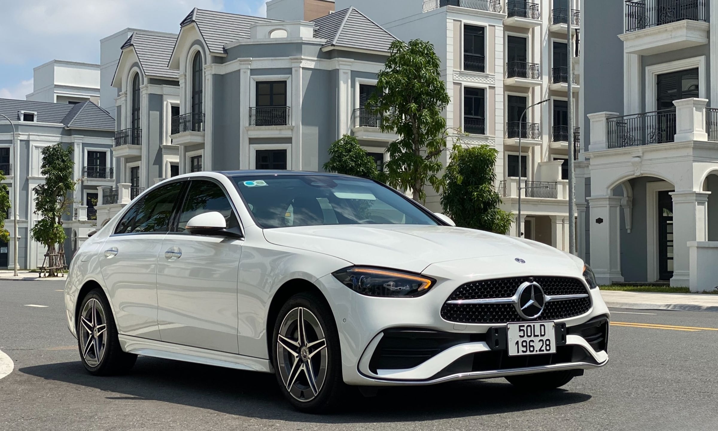 xe ô tô mercedes c300 giá bao nhiêu - Hình 4