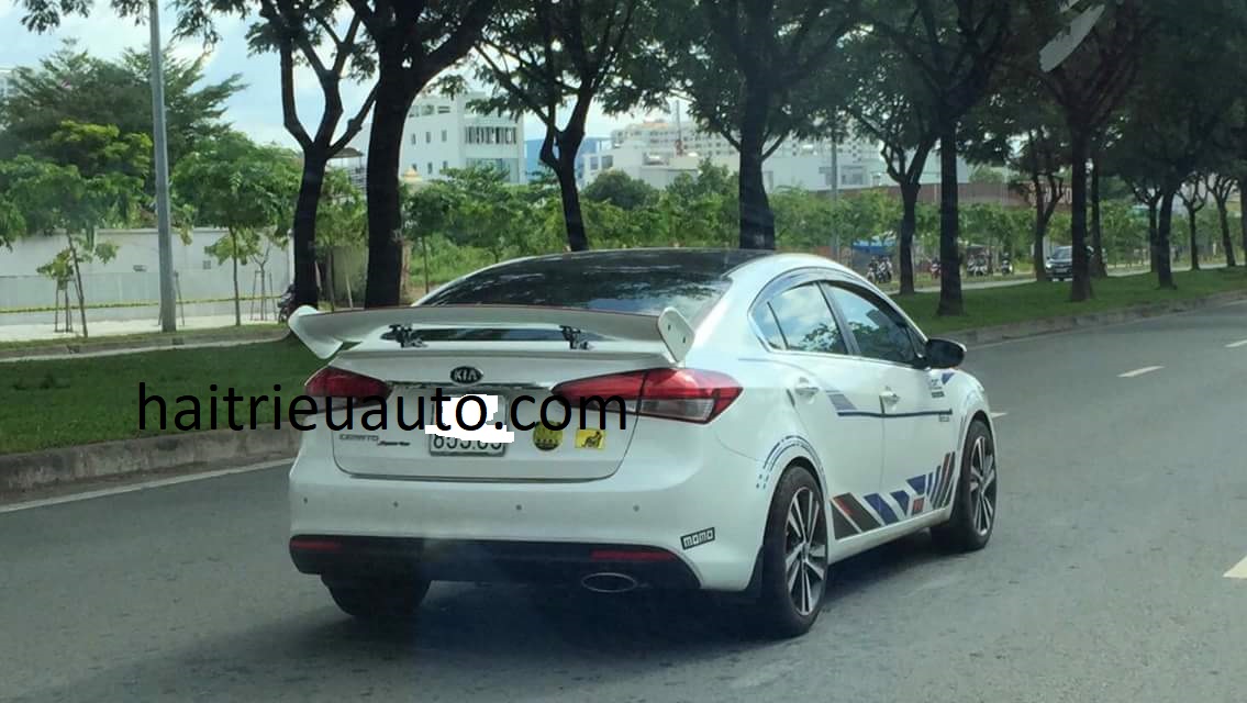 đuôi gió kia k3 - Hình 5