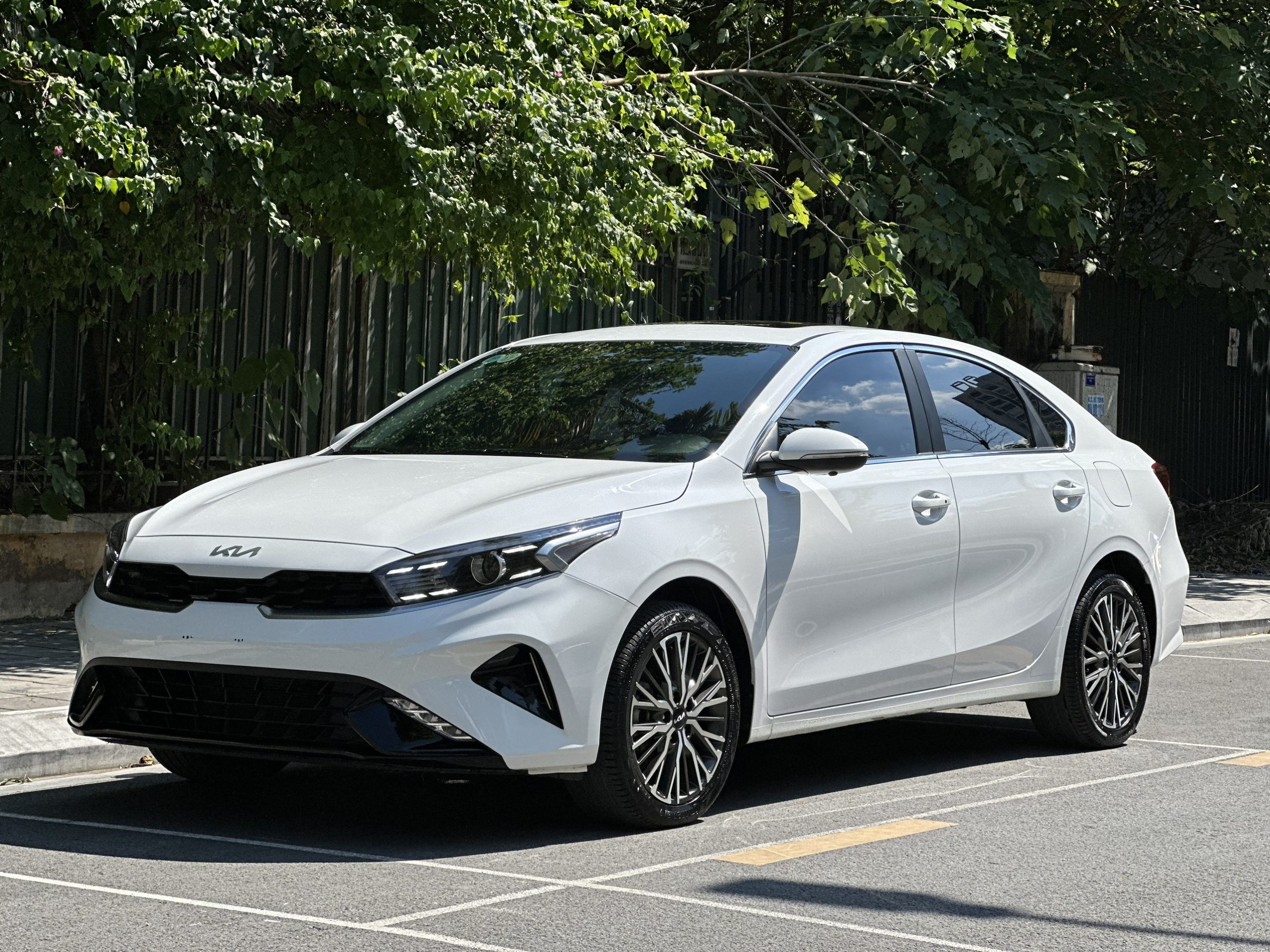 kia k3 trắng - Hình 3