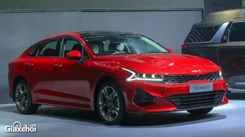 kia k5 2025 lăn bánh