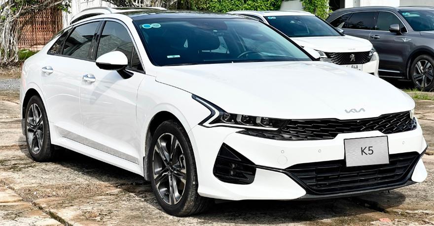 kia k5 premium trắng - Hình 2