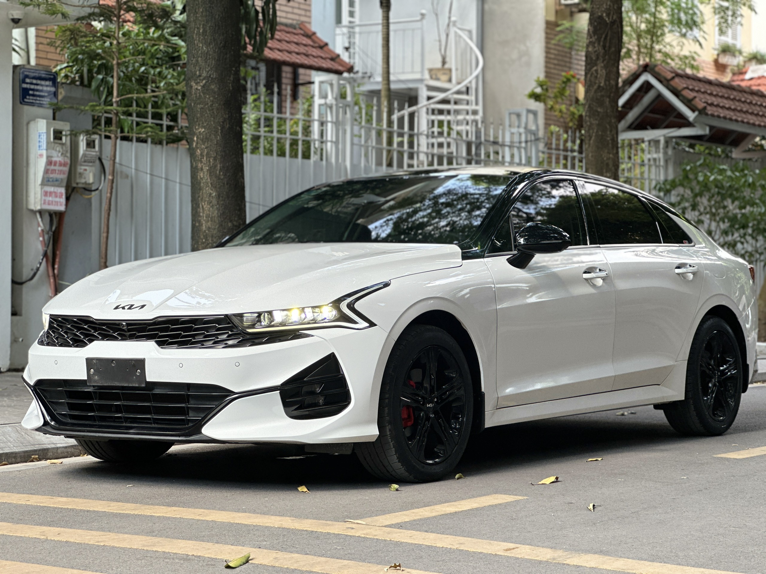 kia k5 premium trắng - Hình 5