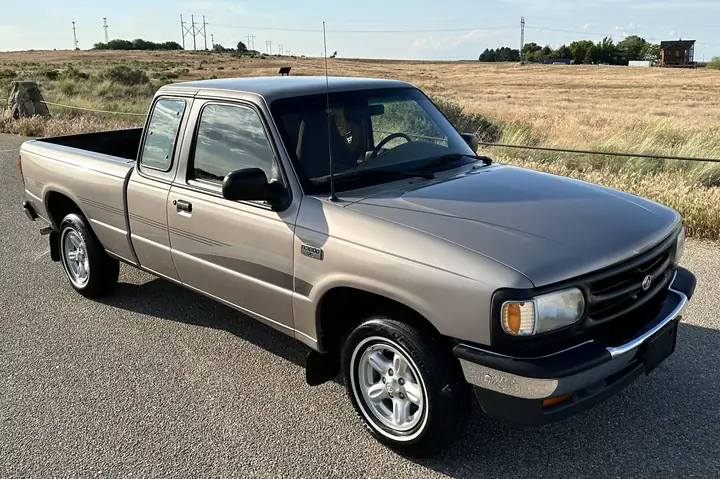 Đánh Giá Chi Tiết Mazda B3000: Xe Bán Tải Đa Năng Cho Công Việc Và Gia Đình