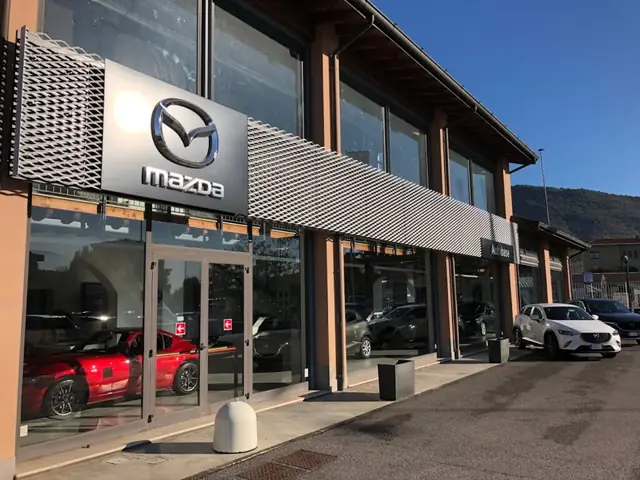Đánh Giá Chi Tiết Mazda Brescia: Xe Hạng Sang Nhật Bản Đáng Chú Ý Nhất