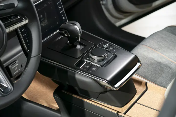 Mazda Cork: Vật Liệu Cách Âm Đỉnh Cao Trong Xe Mazda