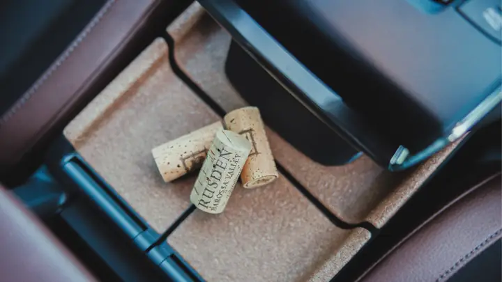 Mazda Cork: Vật Liệu Cách Âm Đỉnh Cao Trong Xe Mazda