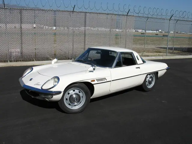 Mazda Cosmo Là Gì? Câu Chuyện Về Chiếc Xe Thể Thao Huyền Thoại