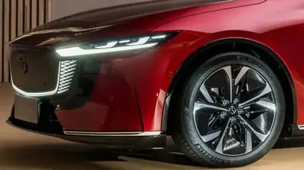 Đánh Giá Chi Tiết Mazda E1300: Van Bán Tải Lý Tưởng Cho Doanh Nghiệp