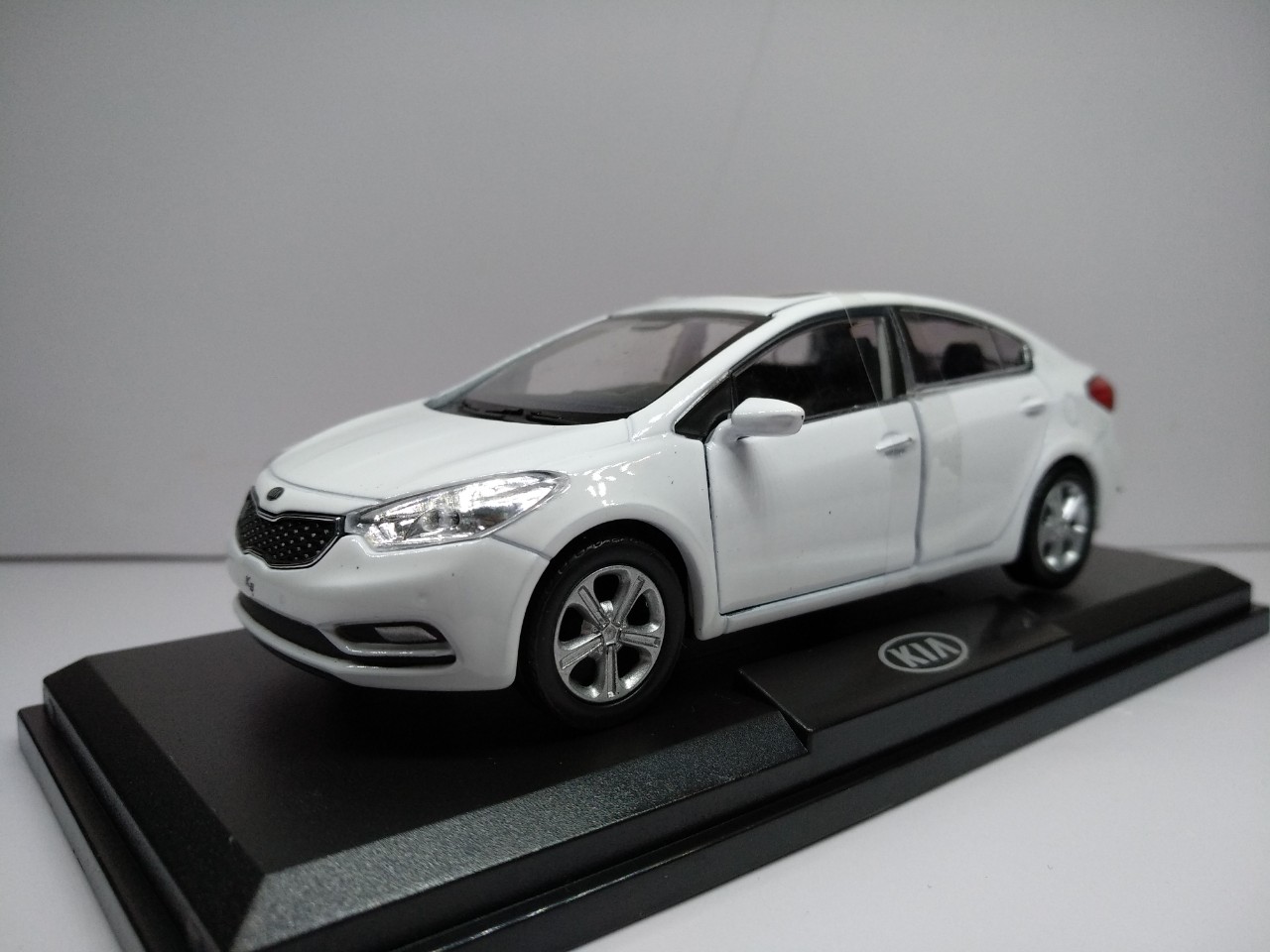 mô hình xe kia k3 - Hình 1