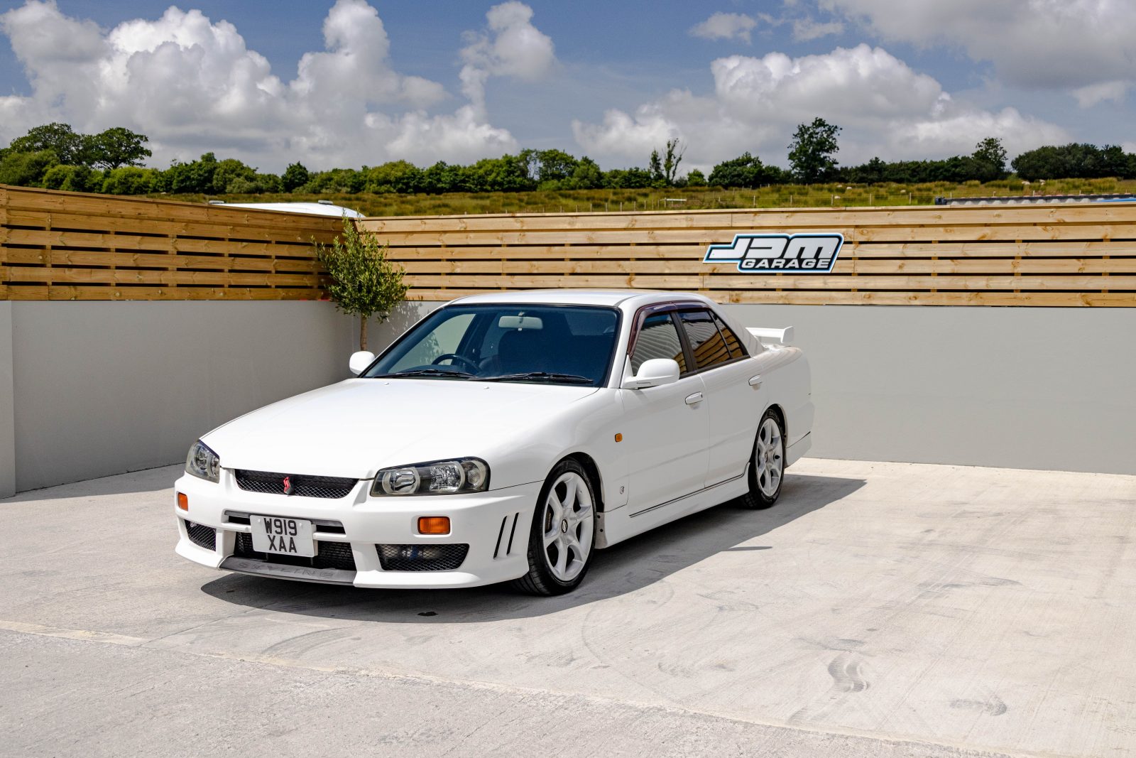 nissan skyline 4 door - Hình 5