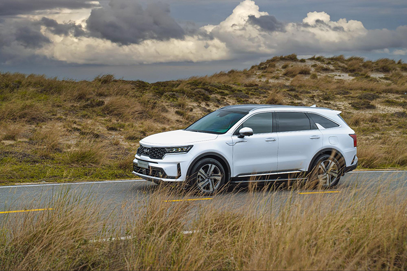 So Sánh Xe Hybrid Kia Sorento: Phân Tích Toàn Diện Từ Hiệu Suất Đến Giá Trị 3 so sánh xe hybrid kia sorento - Hình 2