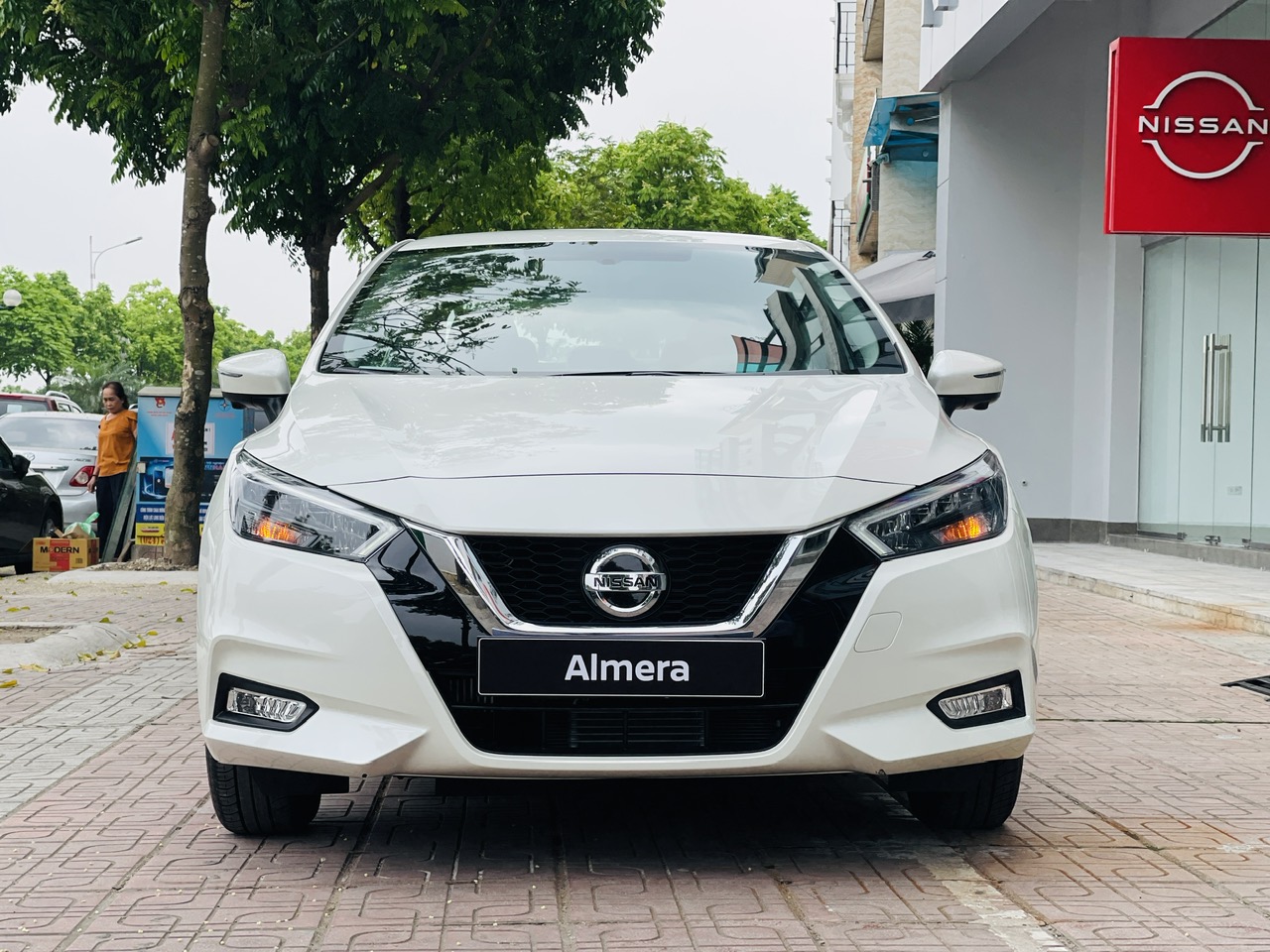 xe nissan 5 chỗ nhập khẩu