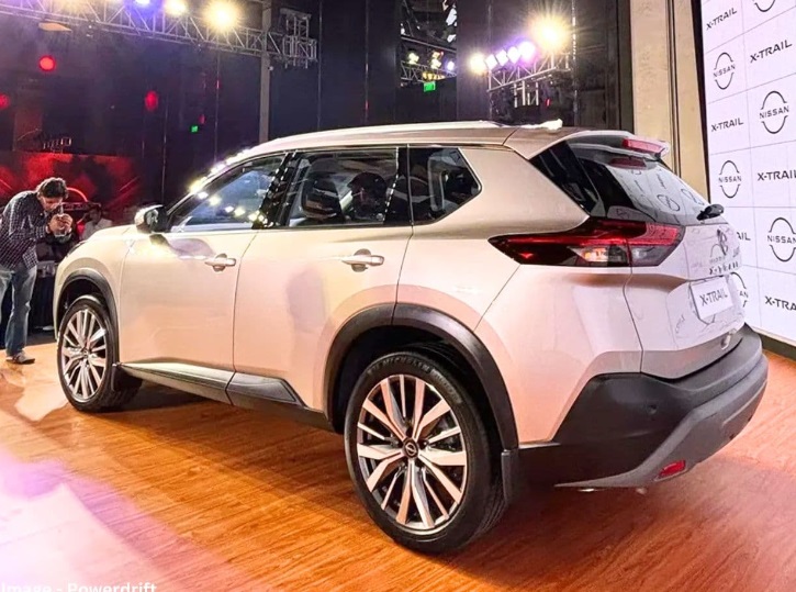 xe nissan 7 chỗ x-trail - Hình 4