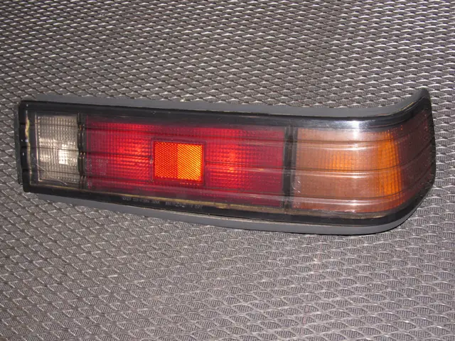 1985 Mazda Rx-7 Tail Lights: Nâng Cấp Và Khôi Phục Ánh Sáng Cho Huyền Thoại