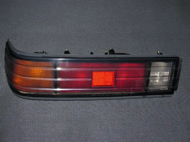 1985 Mazda Rx-7 Tail Lights: Nâng Cấp Và Khôi Phục Ánh Sáng Cho Huyền Thoại