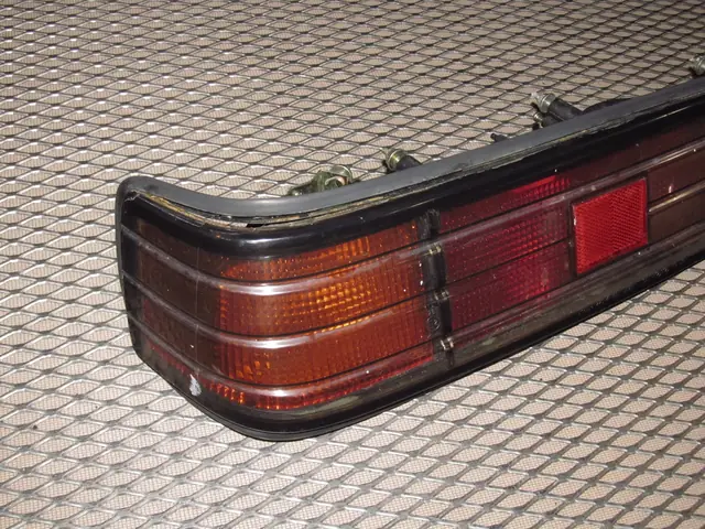 1985 Mazda Rx-7 Tail Lights: Nâng Cấp Và Khôi Phục Ánh Sáng Cho Huyền Thoại