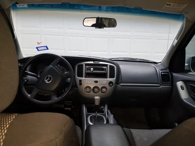 Chi Tiết Nội Thất Mazda Tribute 2005: Hình Ảnh & Khám Phá