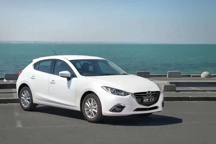 Đánh Giá Mazda3 2015: Tổng Quan Chi Tiết Về Thiết Kế, Động Cơ Và Trải Nghiệm