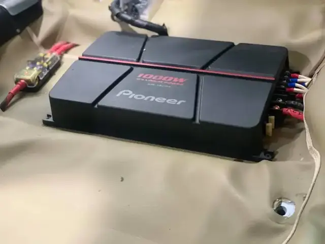 Amply Xe Hơi 12v Cho Mazda: Nâng Tầm Trải Nghiệm Âm Thanh Trên Mọi Hành Trình