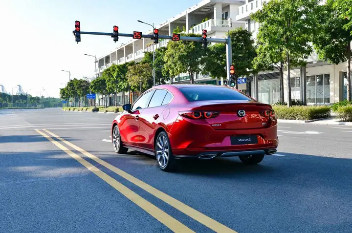 Mazda 3 Trên Đường: Biểu Tượng Phong Cách Và Trải Nghiệm Lái