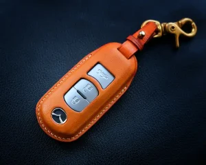 Bao Da Chìa Khóa Mazda 2 Nút Dạ Quang: Lựa Chọn Thông Minh Cho Xe Bạn