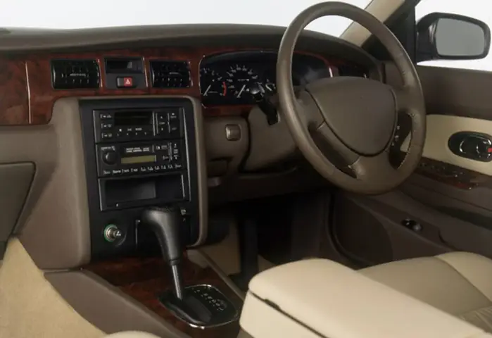 Bên Trong Mazda Mpv 1993: Khám Phá Chi Tiết Khoang Nội Thất