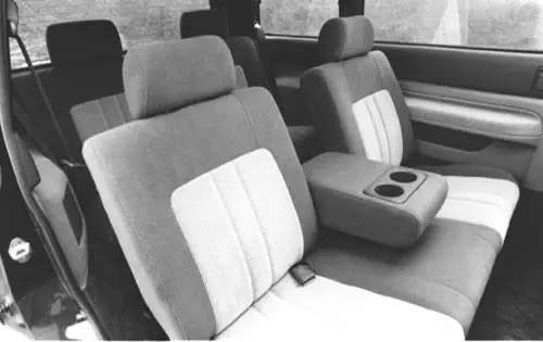 Bên Trong Mazda Mpv 1993: Khám Phá Chi Tiết Khoang Nội Thất