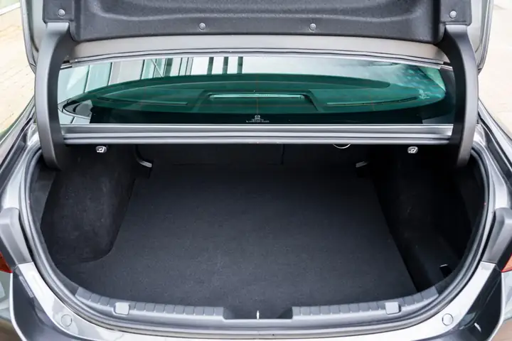 Đánh Giá Chi Tiết Cốp Xe Mazda 3: Dung Tích, Thiết Kế Và Trải Nghiệm Thực Tế