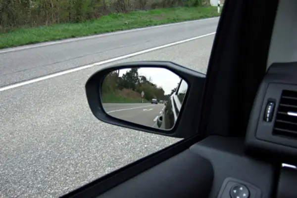 Cách Điều Chỉnh Gương Chiếu Hậu Mazda: Hướng Dẫn Chi Tiết Cho Người Lái Xe