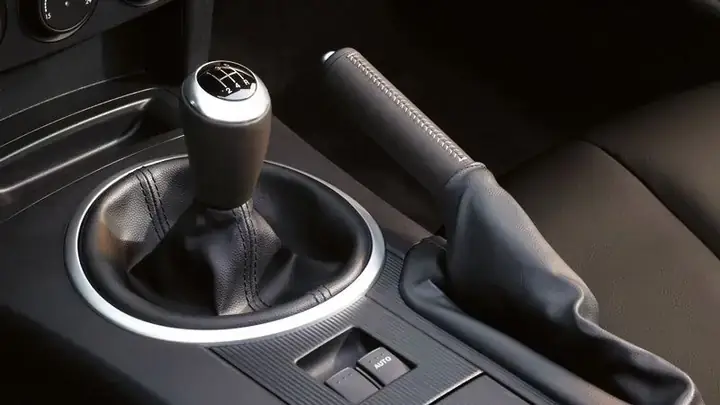 Hướng Dẫn Chi Tiết Cách Gạt Thắng Tay Mazda 2: An Toàn & Hiệu Quả