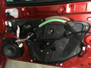 Hướng Dẫn Chi Tiết Cách Tháo Cửa Mazda 3 Đúng Cách