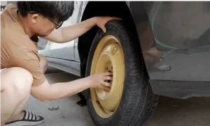 Hướng Dẫn Chi Tiết Cách Thay Lốp Dự Phòng Mazda 3 Tại Nhà
