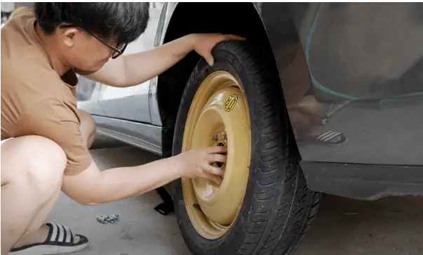 Hướng Dẫn Chi Tiết Cách Thay Lốp Dự Phòng Mazda 3 Tại Nhà
